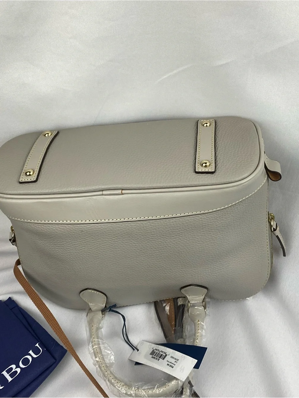 Dooney & Bourke Dove NWT Pebbled Grain Zip Zip Dome Satchel Light Grey Key Hook